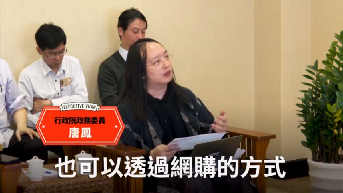 ▲政務委員唐鳳也是口罩國家隊一員。（圖／翻攝蘇貞昌臉書）