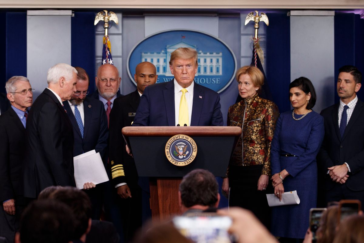 ▲川普當地時間 9 日於白宮舉行記者會，宣布將針對武漢肺炎疫情，推出相關經濟應對方案。（圖／美聯社／達志影像）