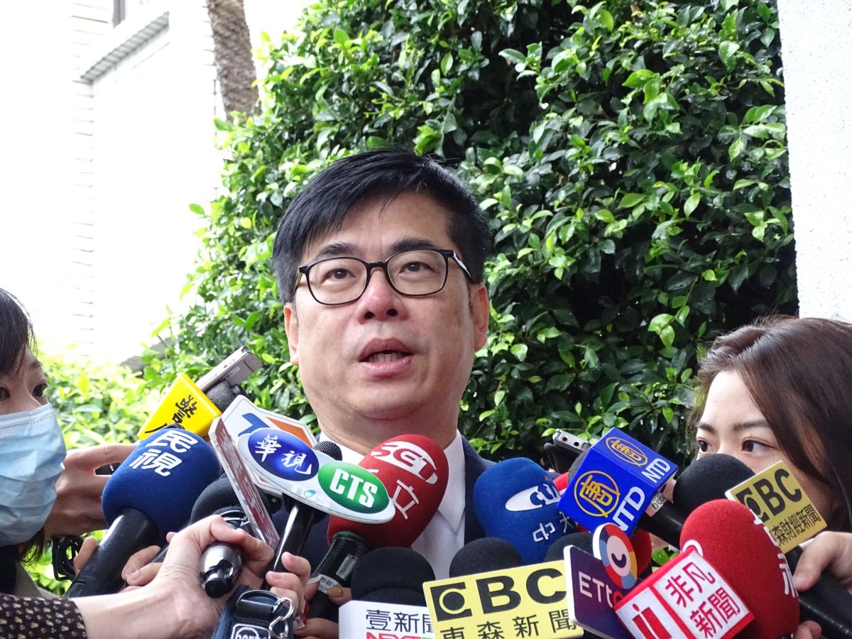 ▲第二批武漢台人包機10b日晚返台，行政院副院長陳其邁表示，原則以弱勢與防疫優先。（圖／記者呂炯昌攝, 2020.3.10）