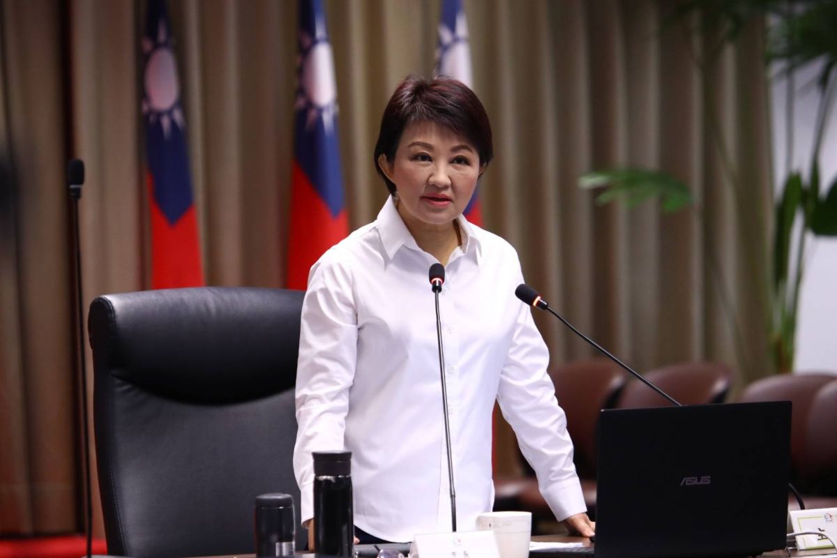 ▲武漢台商第二批包機返台，市長盧秀燕表示，如需協助之處也會幫忙。 (圖／柳榮俊攝2020.3.10)