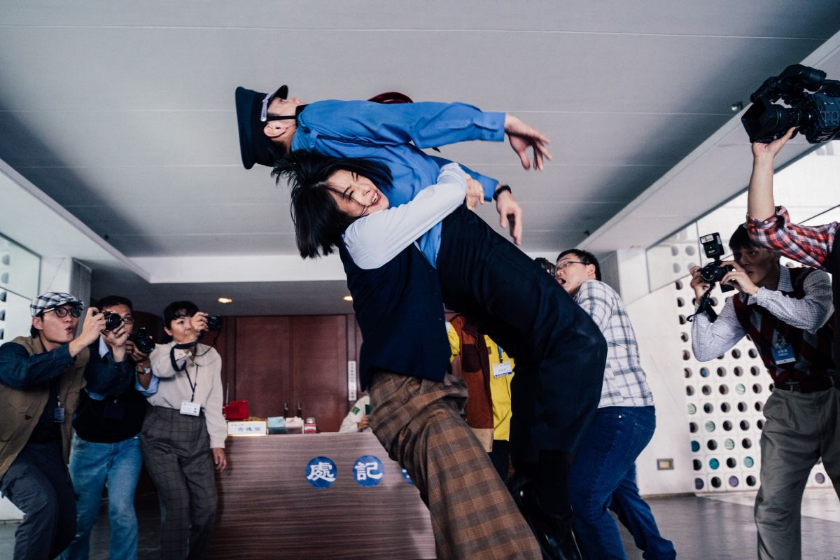 ▲賴雅妍使用摔角絕技壓制對手。（圖／華映）