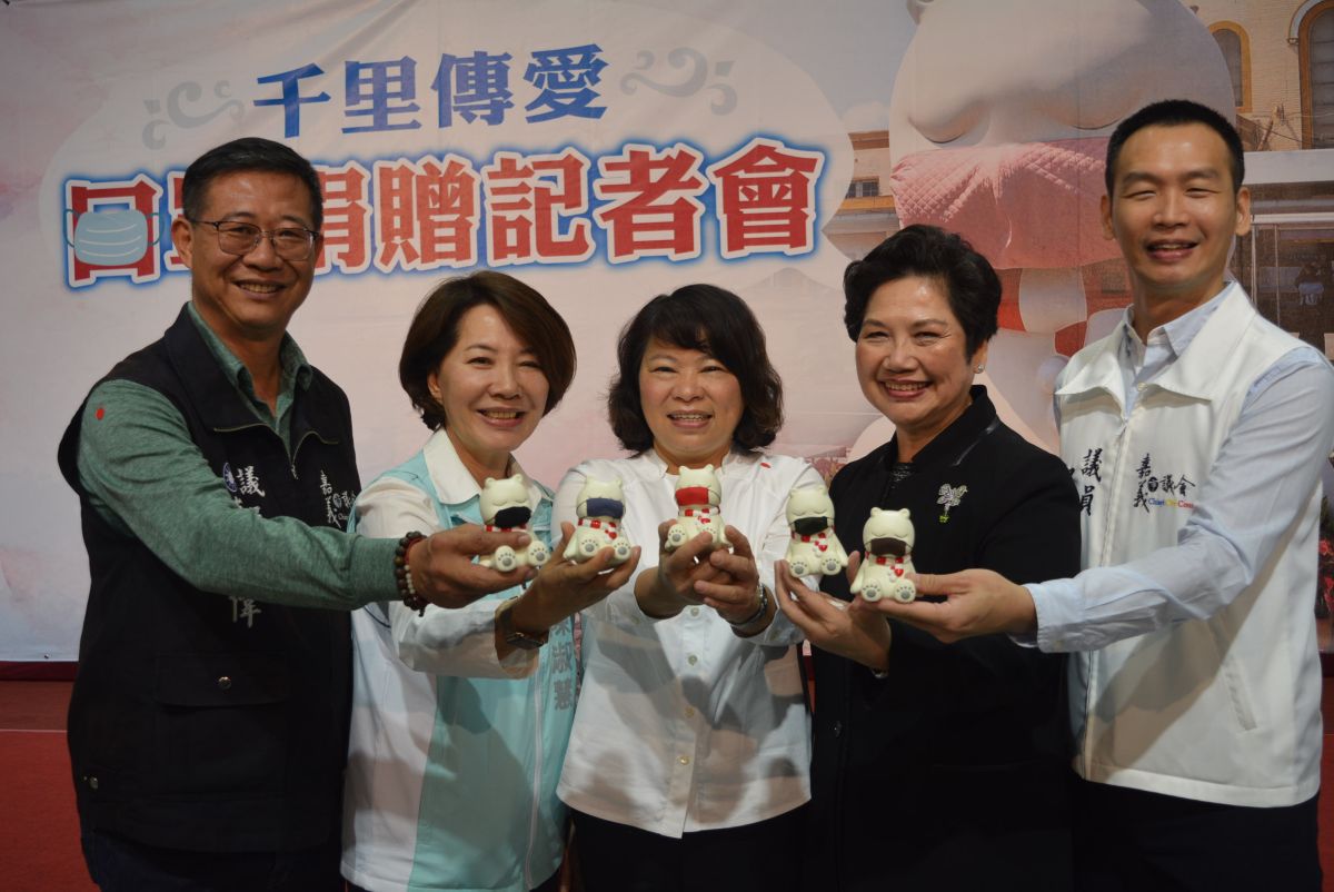 ▲戴上口罩的大白熊小公仔，象徵全民防疫總動員。（圖／記者郭政隆攝影2020.3.10）