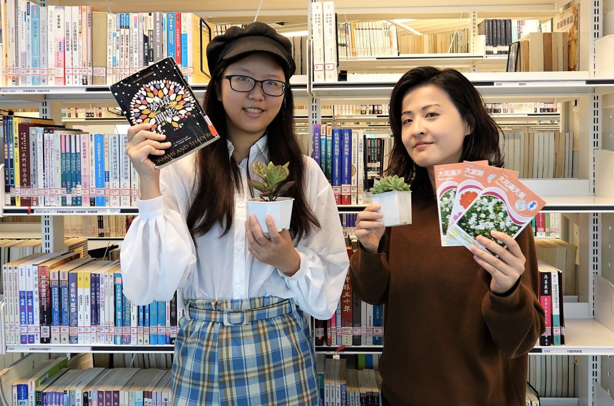 ▲新北市立圖書館三峽北大分館在3月12日植樹節當天，更號召民眾「帶著植物回家種」提供）