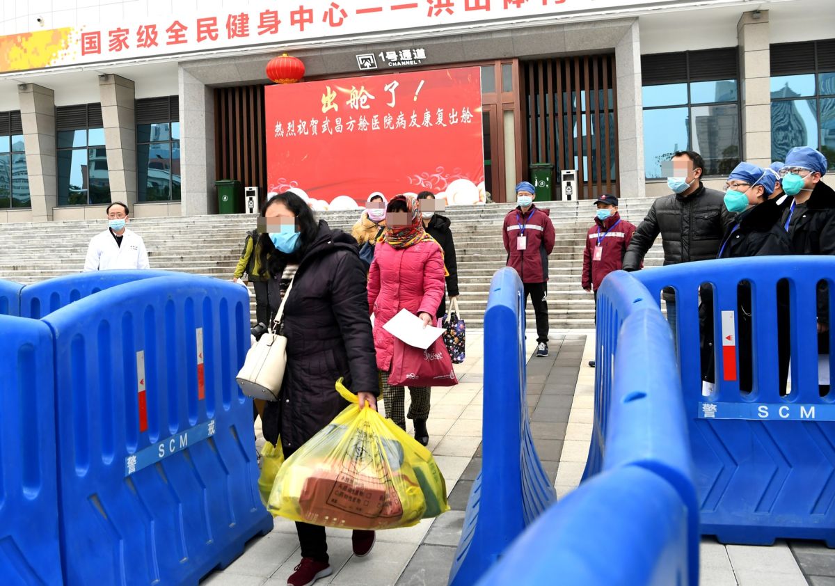 ▲武昌方艙醫院近日不斷都有患者出艙。（圖／翻攝中新社）