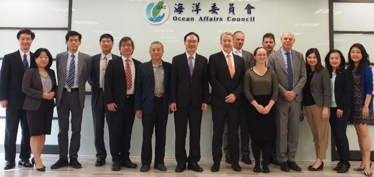 ▲荷蘭貿易暨投資辦事處代表紀維德(左8)率團拜會行政院海洋委員會，由政務副主委蔡清標(左7)率員熱烈歡迎。(圖／記者黃守作攝，2020.03.11) 