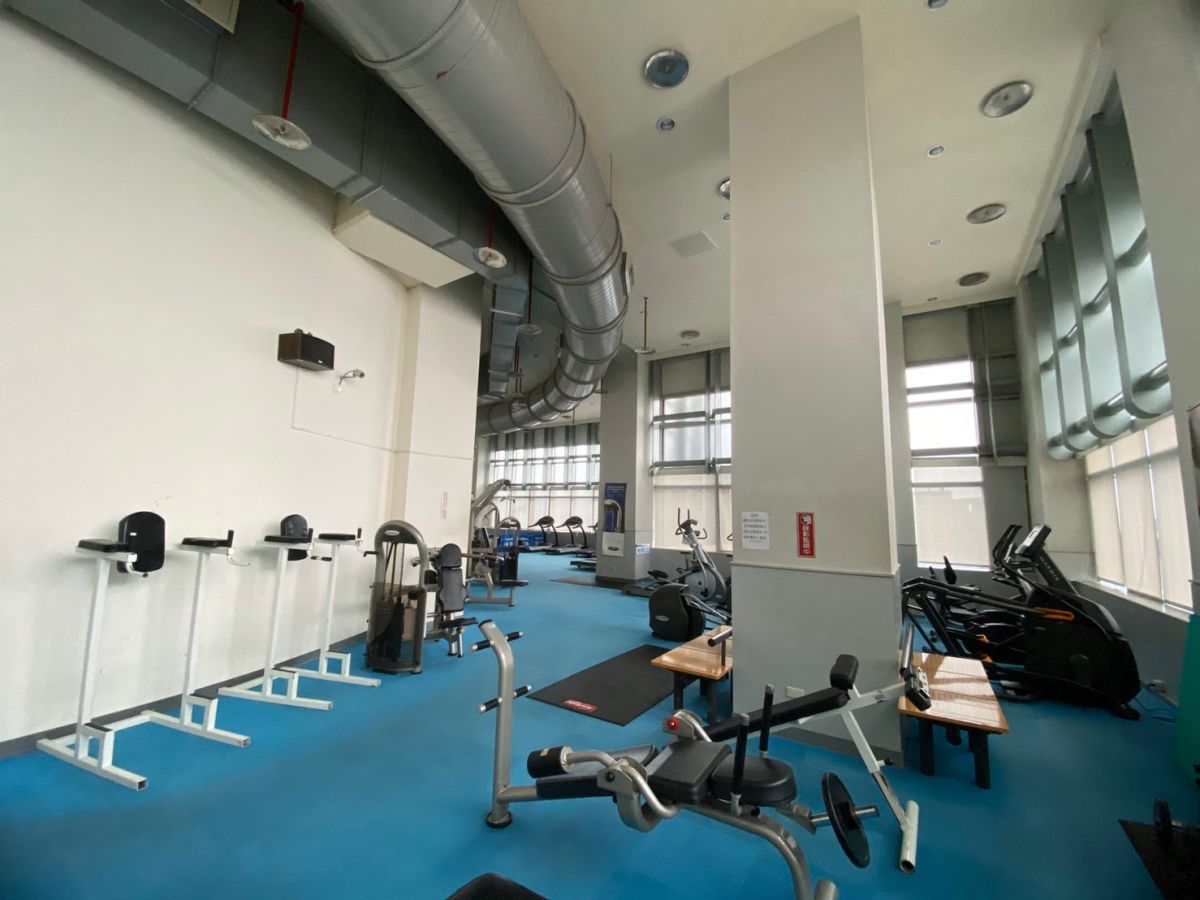 ▲新北市政府為加強防疫，32樓的體適能中心及地下2樓排練室，暫停開放至4月底。（圖／新北市政府秘書處提供）