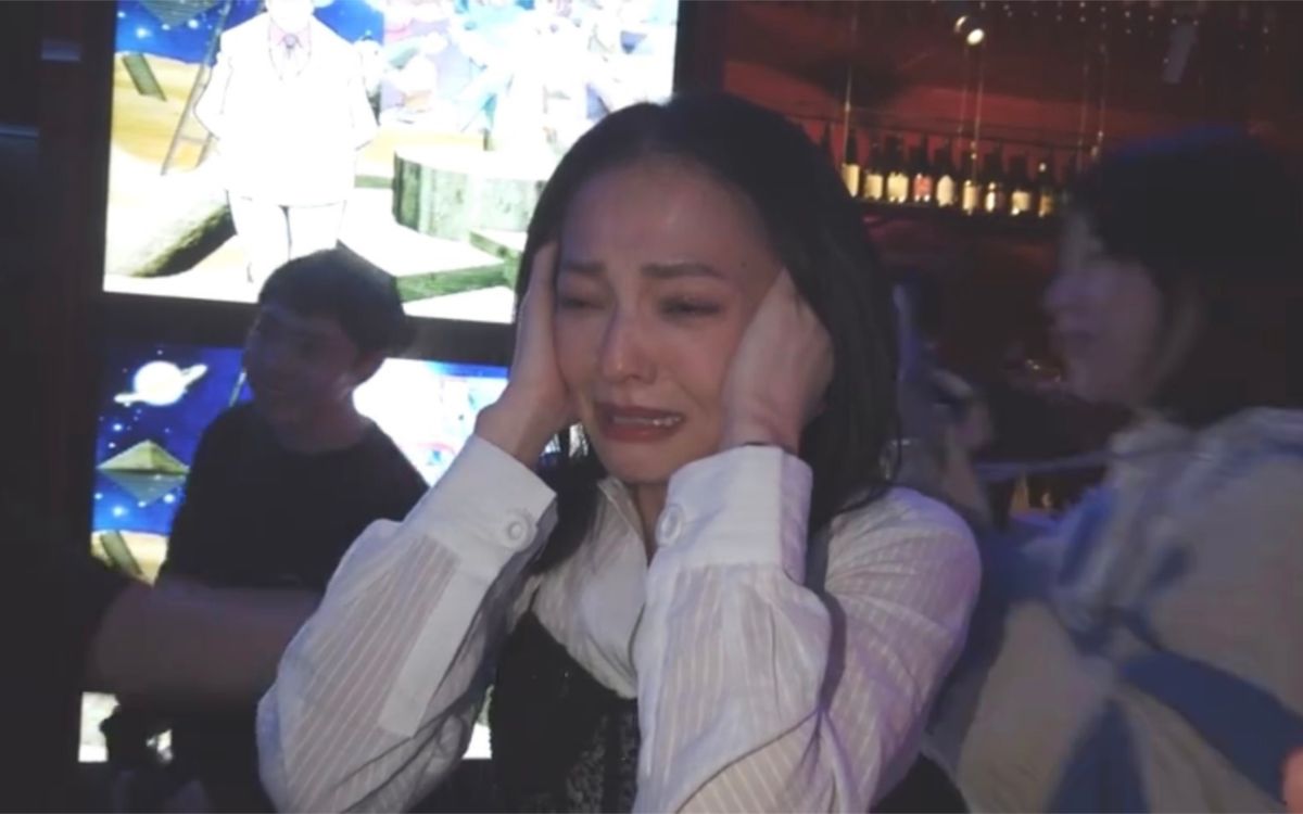 ▲張韶涵在短短幾秒鐘內順利飆出眼淚。（圖／翻攝張韶涵微博） 