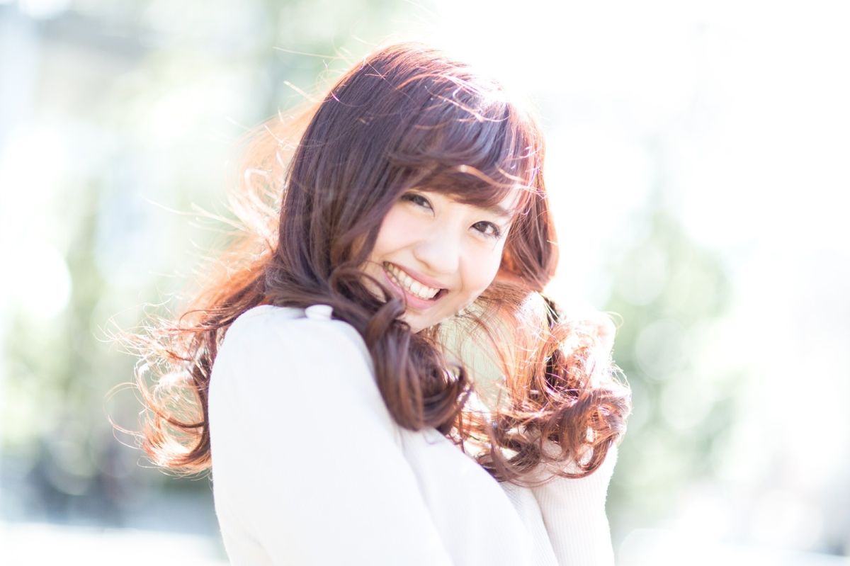 ▲年假後，是否身旁的同事變漂亮了？（圖／pakutaso）