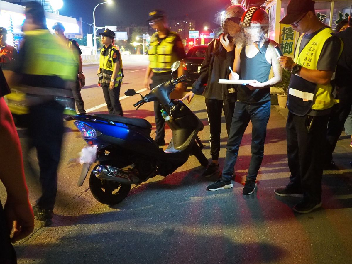 ▲環保局聯合警察局執行噪音車攔查取締，維護街頭安寧。（圖／新北市環保局提供）