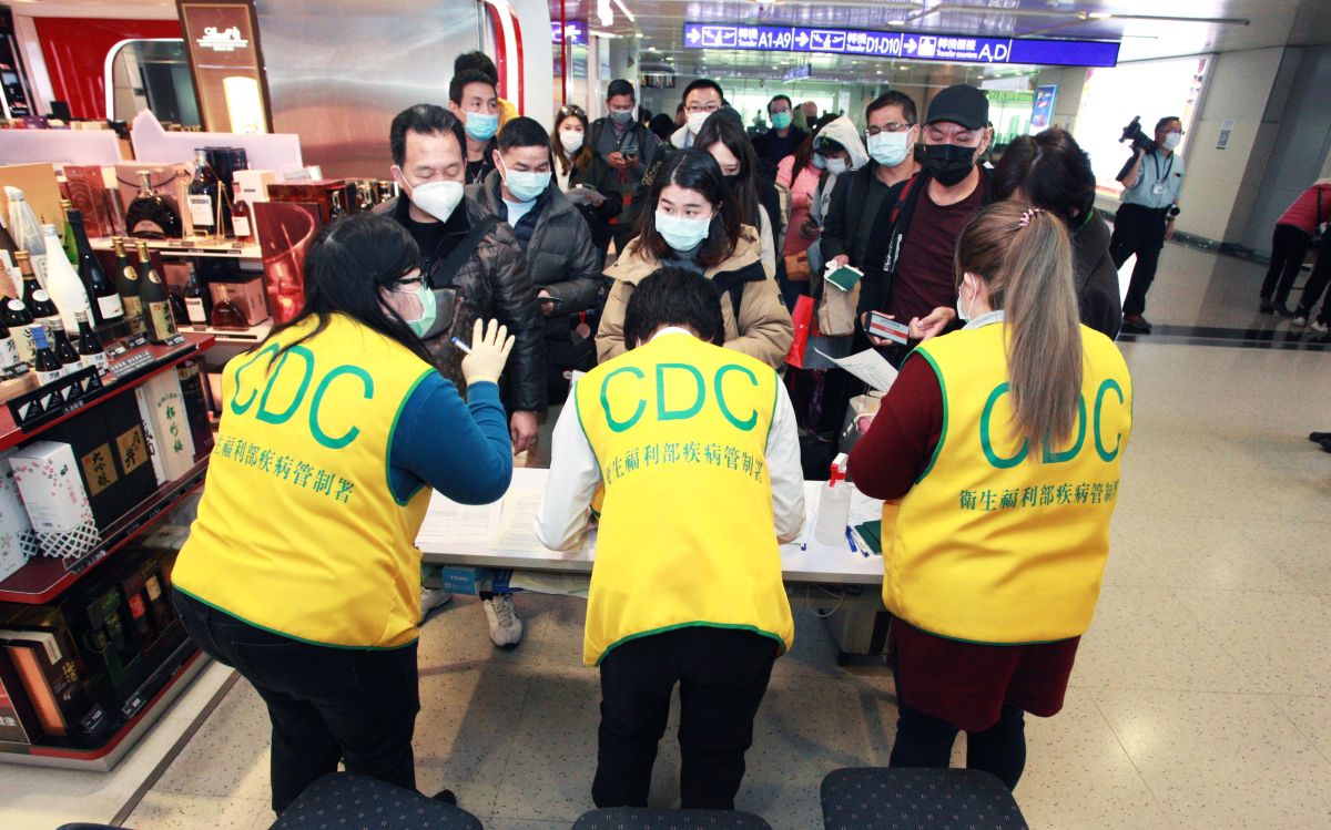 ▲又有居家檢疫者趴趴走！(圖中民眾非當事人)桃園市近日有名20幾歲男性，於109年2月29日自中港澳流行地區入境，但還未到檢疫解除日就四處趴趴走，恐形成防疫劇大缺口！（圖／資料照片）