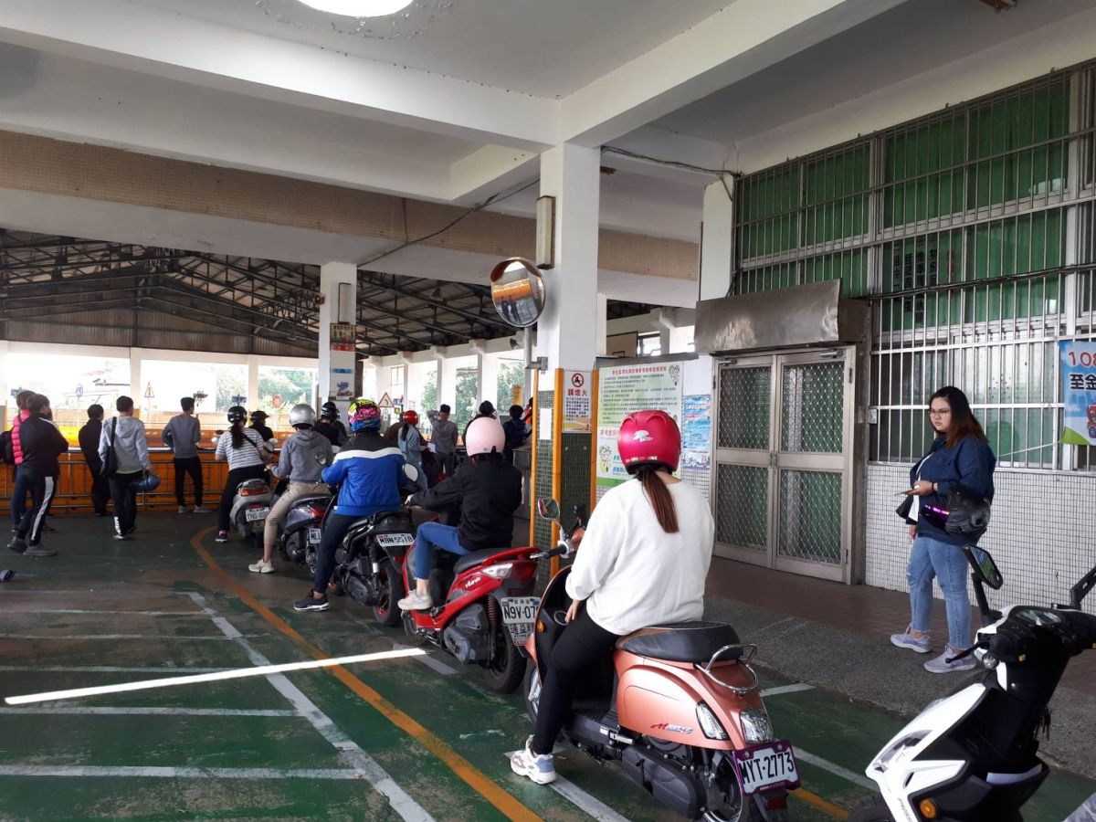 ▲台灣有「機車王國」的稱號，許多人一成年就立即去考機車駕照，無論是上班或上課都非常方便。（圖／記者陳雅芳攝）