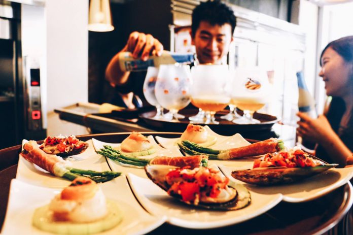 ▲在繁忙的都市生活中，想要品嘗道地比利時啤酒，位在新北市板橋縣民廣場旁的「布娜飛比利時啤酒餐廳」就是絕佳選擇之一。（圖／業者提供）