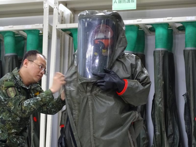 今日軍武／化學兵A級防護衣用超過10年 陸軍4724萬買132套新裝