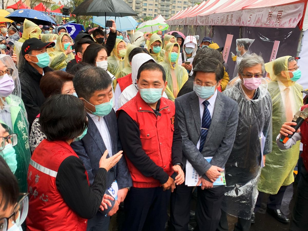 ▲新北市政府今(14)日舉行亞洲首場「武漢肺炎社區感染大規模防疫演習」，由市長侯友宜擔任指揮官，於新店央北社區舉辦大規模演習。（圖／記者宋原彰攝，2020.03.14）