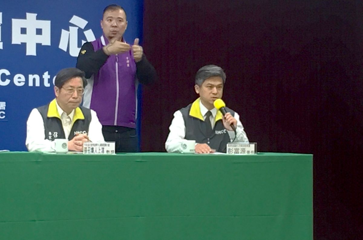 ▲教育部國教署署長彭富源表示，目前依照停班停課標準，該班從明日起就會停課，並已將該校列為重點學校。（圖 / 記者黃仁杰攝,2020.03.15）