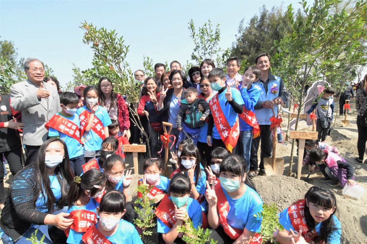 ▲「2020做伙植樹在二林」植樹活動在在二林鎮儒林公園旁登場，鼓勵大家走出戶外多種樹。（圖／記者陳雅芳攝，2020.03.15）