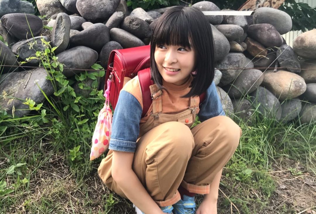 ▲森七菜降齡演出國小生，可愛模樣圈粉。（圖／翻攝morinana_official IG）