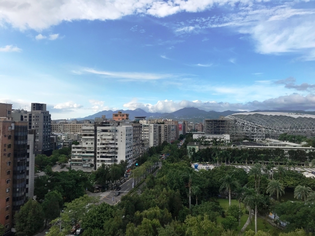 ▲新冠病毒疫情和股災干擾，短期影響自住客心情，長期走勢不變。（圖／信義房屋提供）