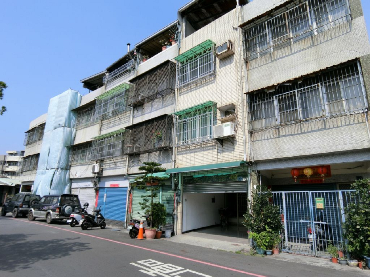 ▲高雄市鳳山區整體屋齡較高，以30到50年以上老宅交易最熱。（圖／信義房屋提供）