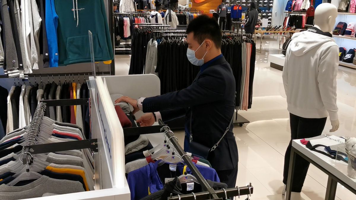 ▲昇恆昌金湖廣場祭出「稅放」優惠，商品折扣最高可達15%。（圖／蔡若喬攝, 2020.03.17）