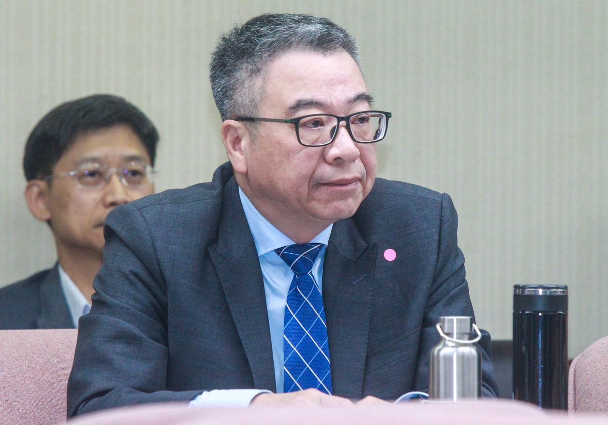 ▲新北市政府欲收回上週五送到衛福部的近萬份的紓困申請案，衛福部次長何啟功坦言，已連日審查三分之二的申請案，寄回新北恐更耗時。（圖／NOWnews資料照）