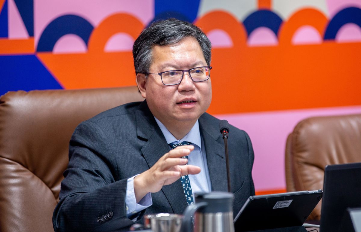 ▲鄭文燦指出，除了確認規劃方向無誤，這次的演練還可測試公務員差勤線上刷卡系統、公文應變系統、雲端硬碟備份資料系統及雲端線上會議系統共五項內容。（圖／記者李春台攝, 2020.03.18）