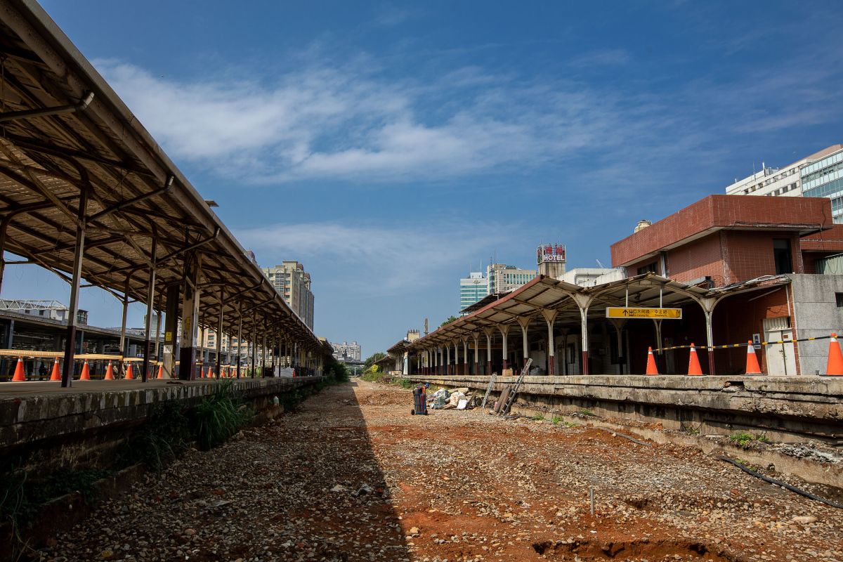 ▲為了配合桃園捷運綠線G07車站工程施作，台鐵桃園火車站舊站將於19日起進行拆除工程。（圖／桃園市政府捷運局提供）