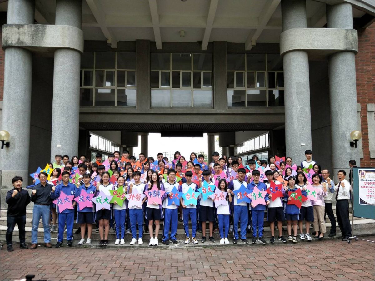 ▲109年度大學「繁星推薦」放榜，國立溪湖高中創下校史紀錄，校園滿天星閃亮。（圖／記者陳雅芳攝，2020.03.18）