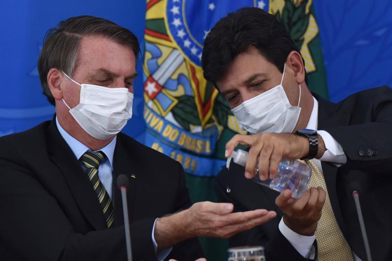 ▲巴西總統波索納洛(左)於 18 日記者會。（圖／美聯社／達志影像）