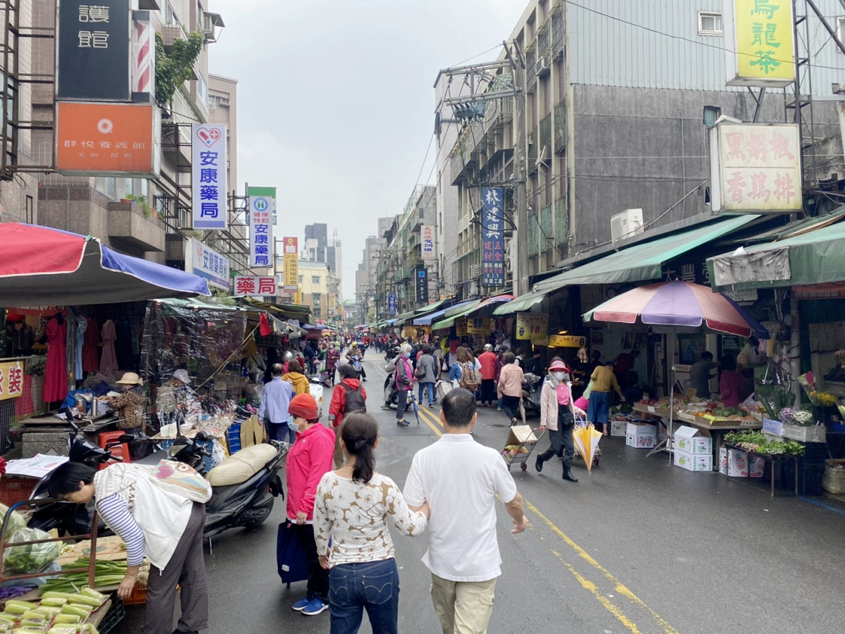 ▲東湖商圈生活機能佳，擁有內湖知名的東湖傳統市場。（圖／信義房屋提供）