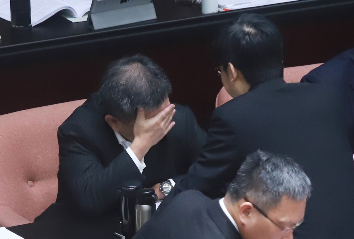 陳時中在到立法院備詢時，神態看起來十分疲憊。 (圖/記者葉政勳攝)