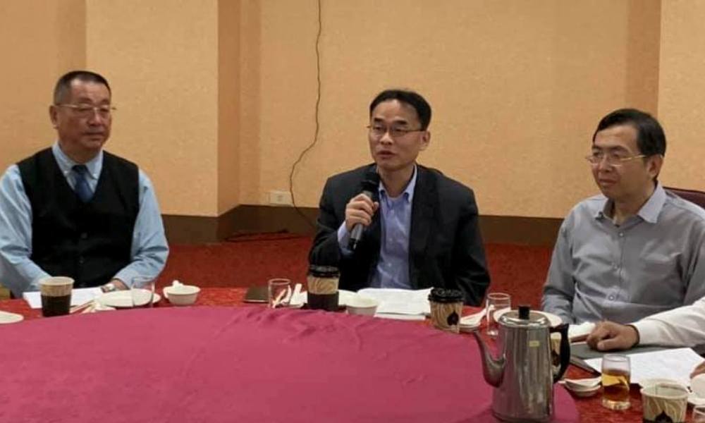 ▲高雄市政府交通局局長鄭永祥(中)針對防疫期間營運管理，與客運業者座談。(圖／記者黃守作攝，2020.03.20)