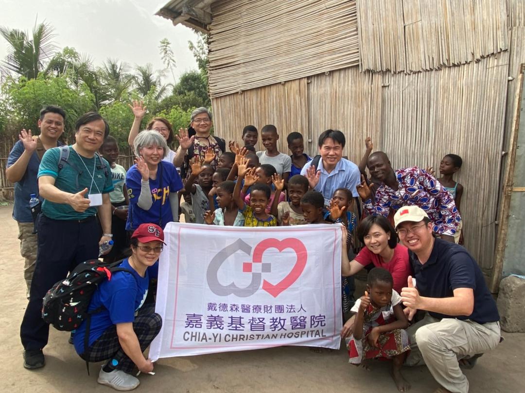嘉基遠赴西非「多哥」義診傳愛。〔圖／嘉基提供2020.03.20〕