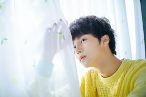 單曲預告+FB banner(0O1A6062) ▲石承鎬在MV中與女主角甜蜜互動。(圖/愛貝克思提供)