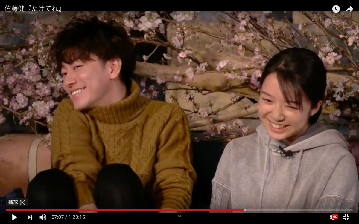 ▲佐藤健學萌音劇中歪頭橋段。（圖／佐藤健YouTube）