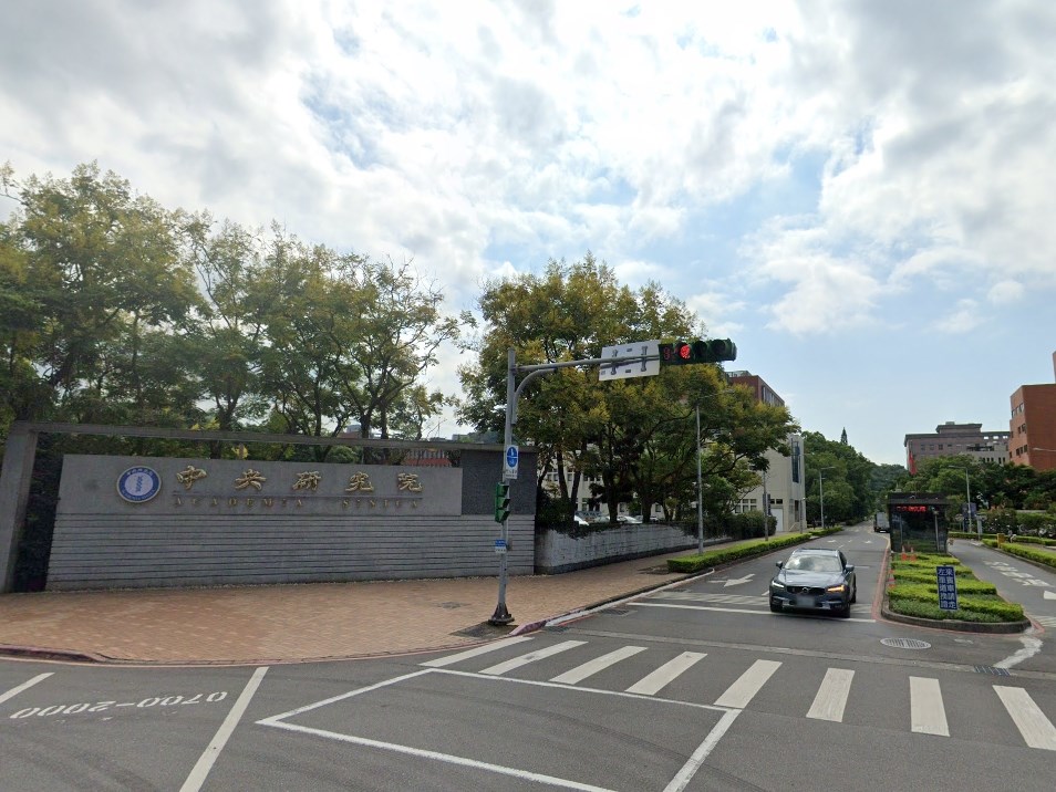 ▲CHatGPT問世後引發熱潮，我國中央研究院近日推出類似CHatGPT的繁體中文語言模型CKIP-Llama-2-7b，不過有網友實測試問「我國領導人是誰」？語言模型回答「國家主席習近平」，再提問「「國慶日是何時？」回覆是「每年的10月1日」；中研院今（9）日已緊急下架。（圖／翻攝 Googlemaps ）