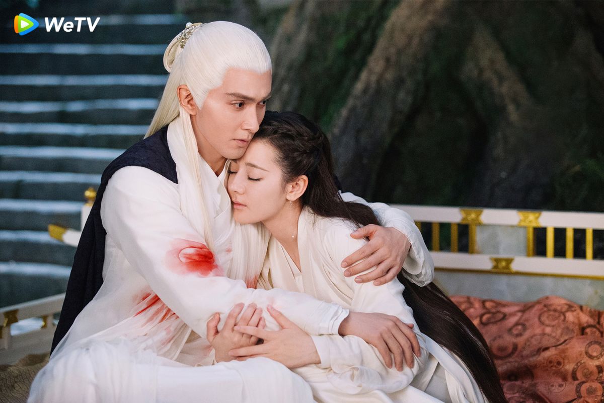 ▲迪麗熱巴（右）在《三生三世枕上書》完結篇奮不顧身救夫高偉光。（圖 / WeTV提供）