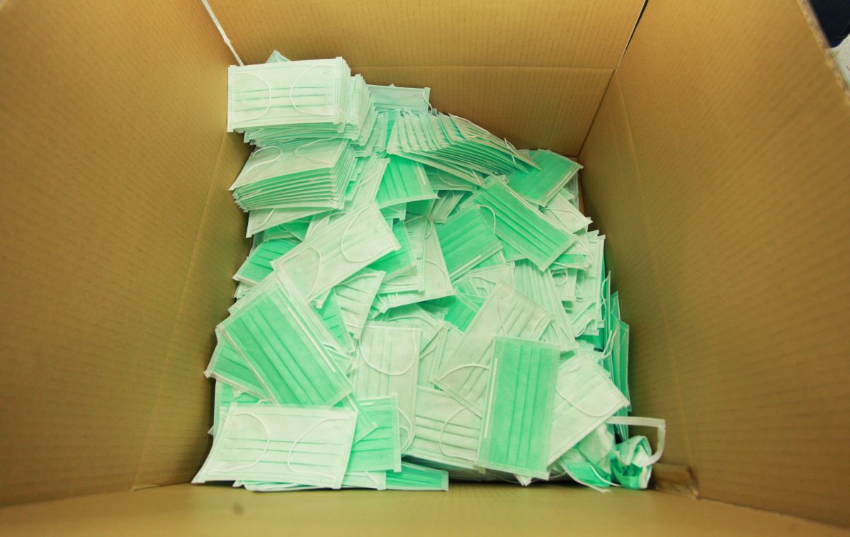 ▲桃園邱姓婦人透過臉書社團高價販售口罩，遭到桃園地檢署查扣1萬多片口罩。（圖／資料照片非本案囤積口罩）