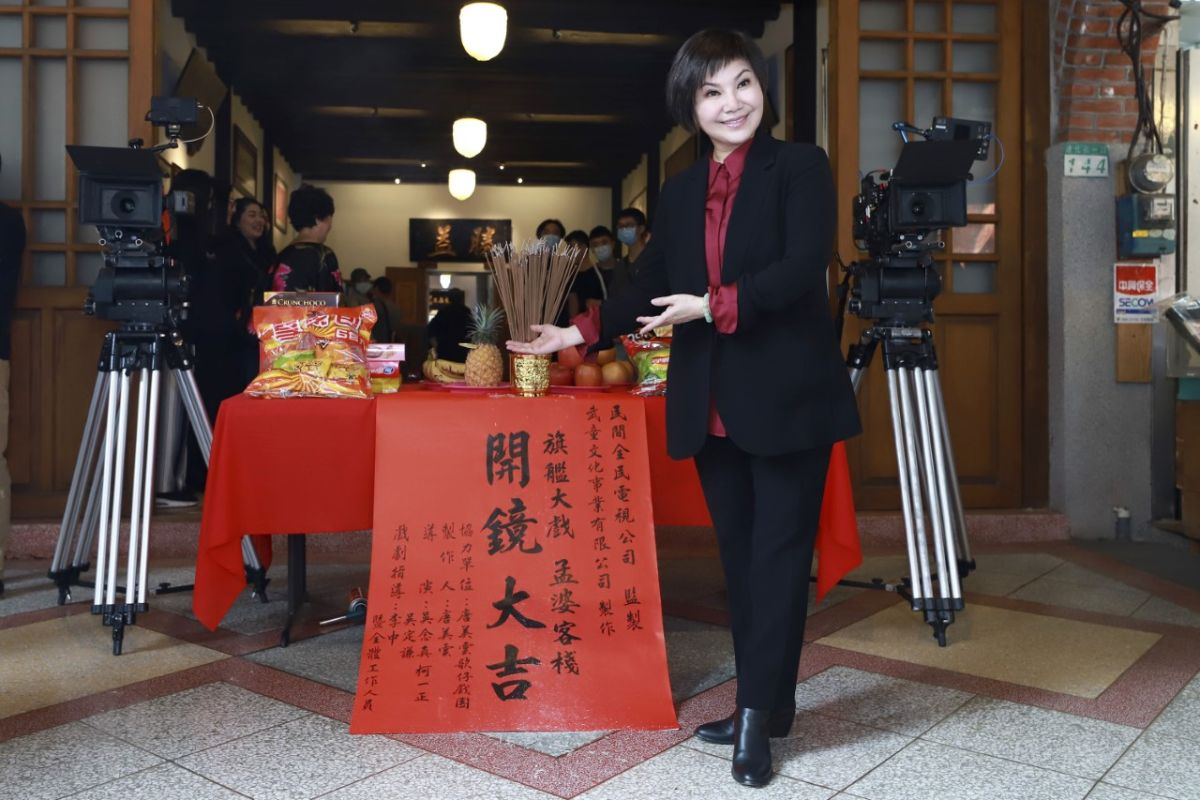 ▲唐美雲表示現在疫情關係，整部戲劇從配件、道具到景片等等都是MIT製造。（圖 / 民視提供）