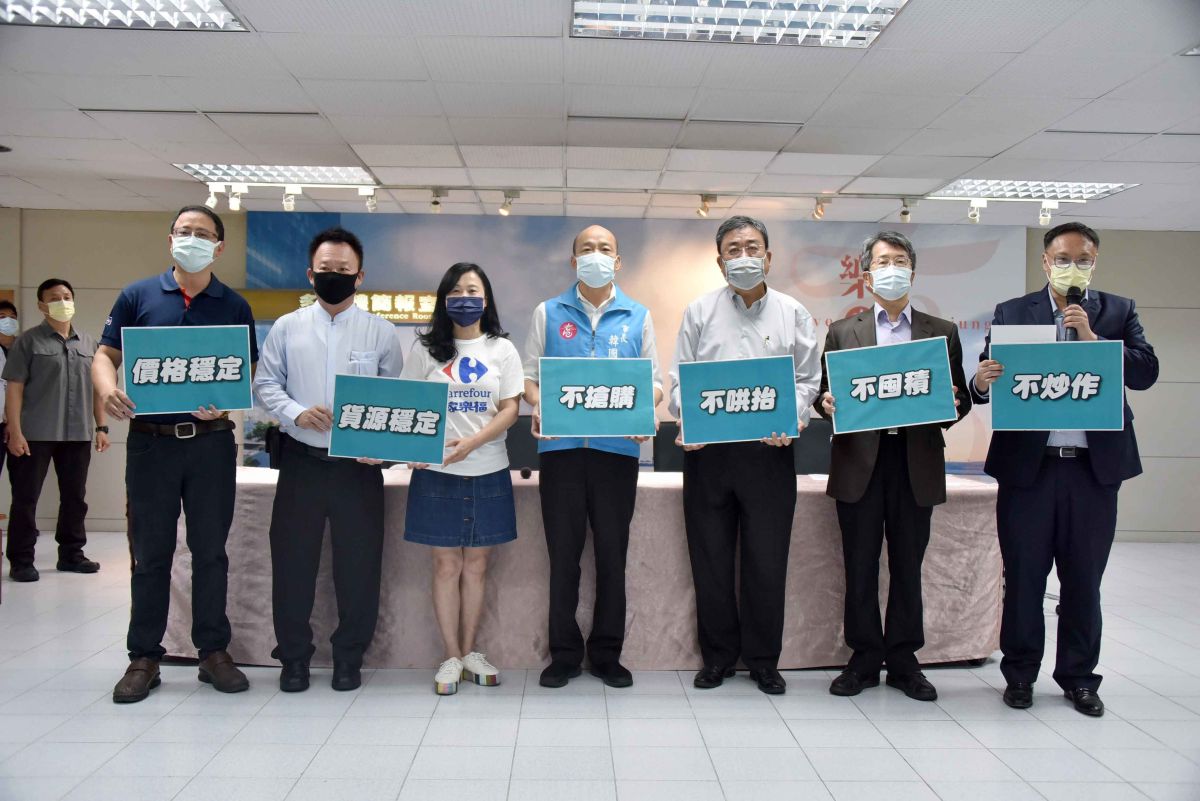 韓國瑜強調貨品充足，民眾千萬不要恐慌。 (圖/高雄市府提供)