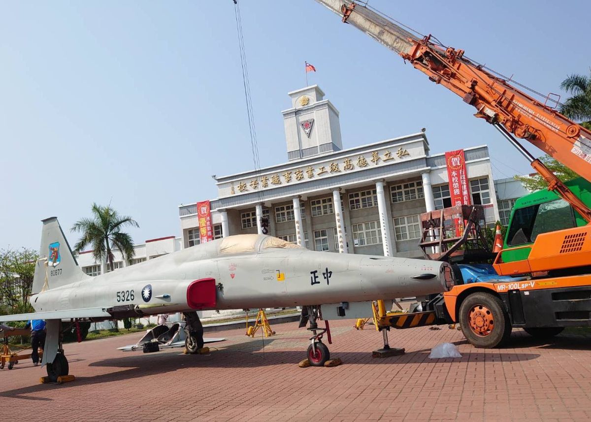 ▲華德工家獲空軍司令部撥贈F-5E戰機，為該校航機維修教學，再發揮效益。(圖／記者黃守作攝，2020.03.23) 
