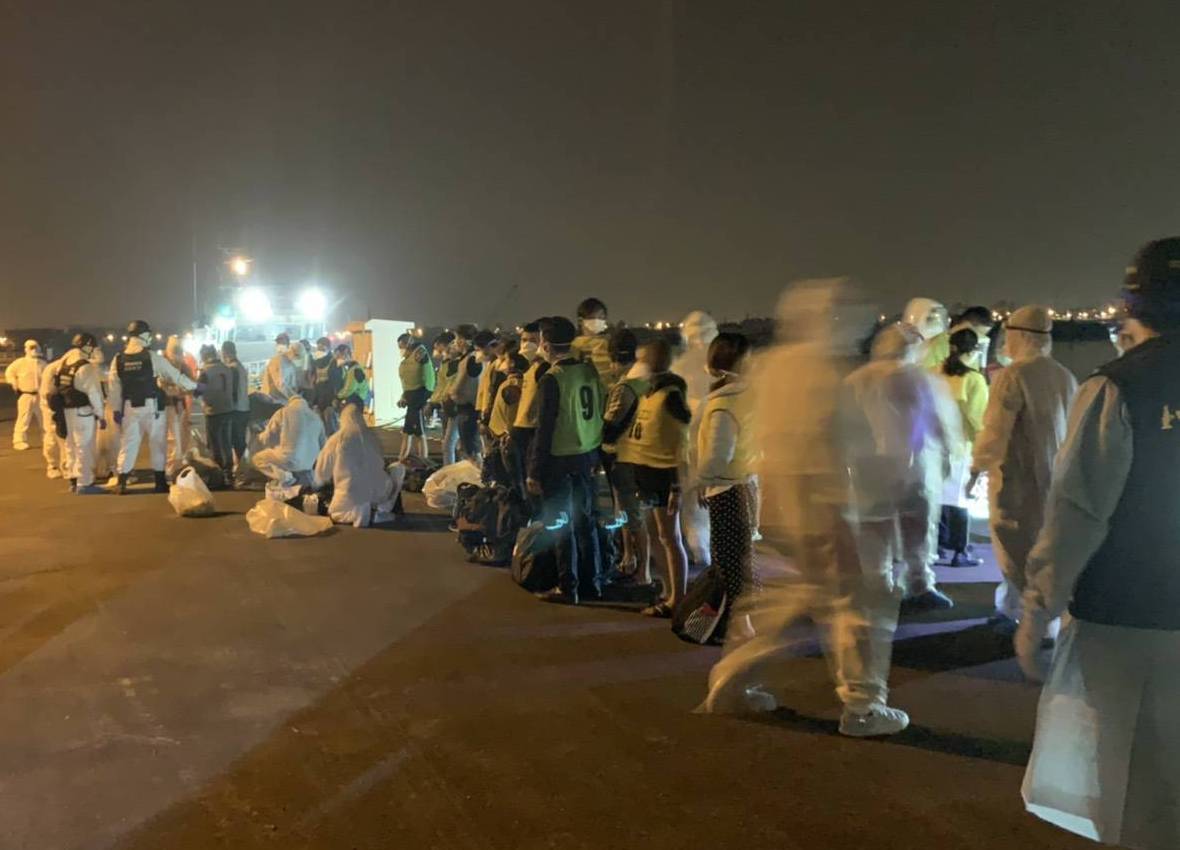 ▲海巡署偵防分署連江查緝隊緝獲31名越南人偷渡，以堵住防疫破口。(圖／海巡署偵防分署提供)