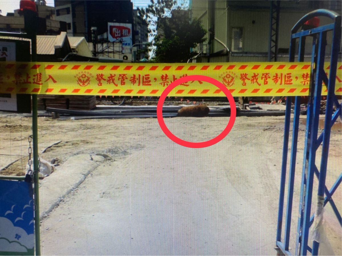 ▲台南市衛民街發現1千磅未爆彈。（圖／記者陳聖璋翻攝）