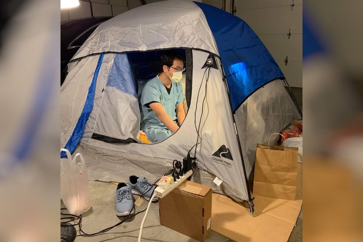 ▲美國醫師鄭庭文為了避免影響家人，決定接下來住在車庫的帳篷裡。（圖／翻攝鄭庭文臉書）