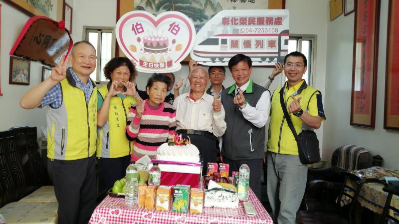 ▲彰化縣榮民服務處揪團耆宿榮民彭中祝賀101歲壽誕，與家屬共同分享人瑞壽星的福氣及喜悅，場面溫馨感人。（圖／記者陳雅芳攝，2020.03.24）