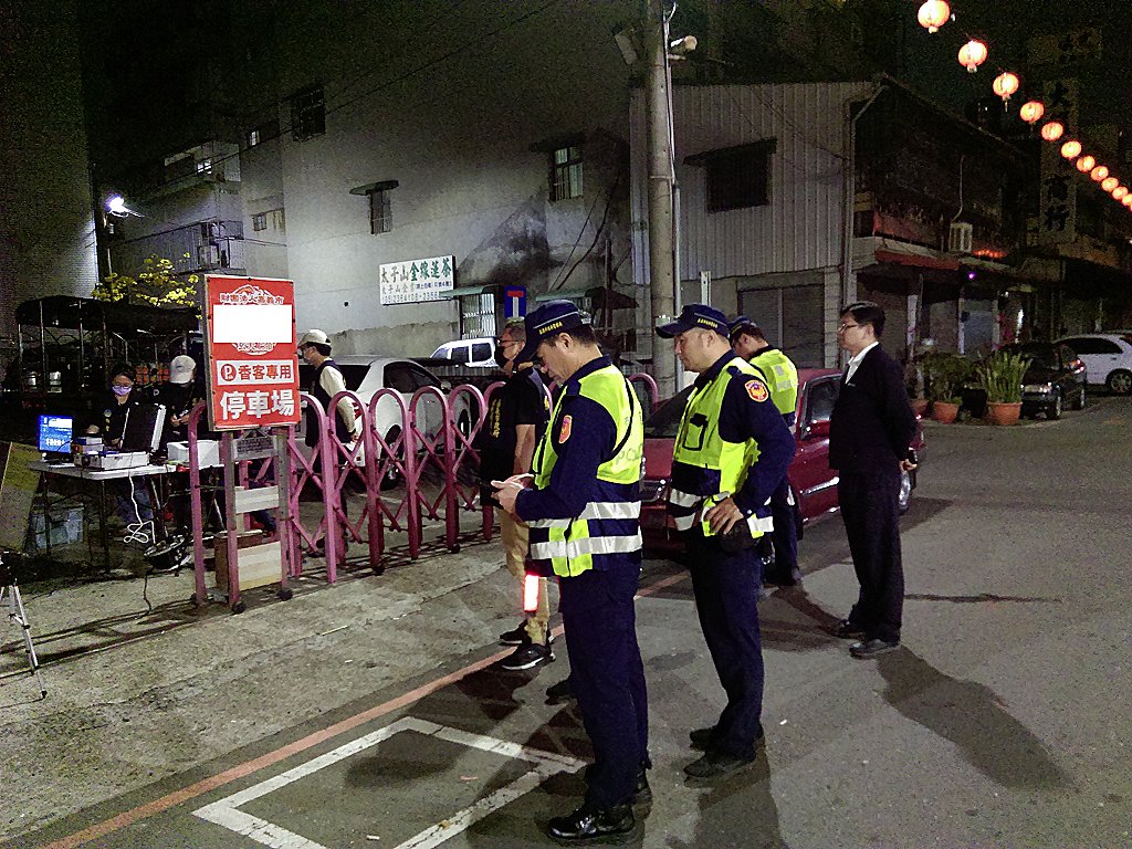 ▲警方會同環保局、監理站攔檢汽、機車。（圖／嘉義市警一分局提供）