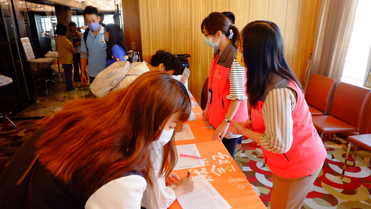 ▲台中市就業服務處舉辦飯店主題式徵才活動，助歇業遭資遣的亞緻飯店員工轉職。（圖／台中市府提供）