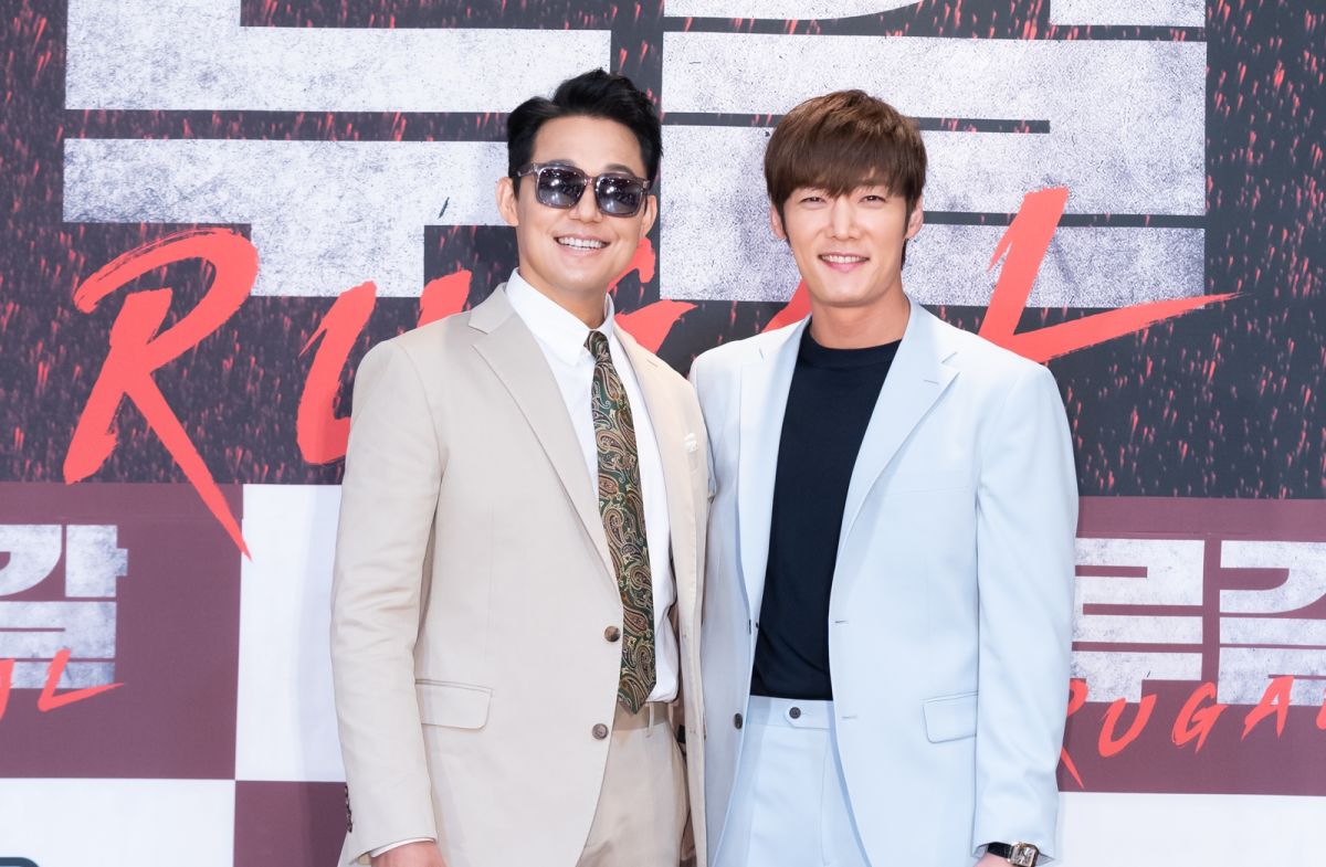 ▲崔振赫（右）邋遢模樣讓朴誠雄難忘。（圖／Netflix）