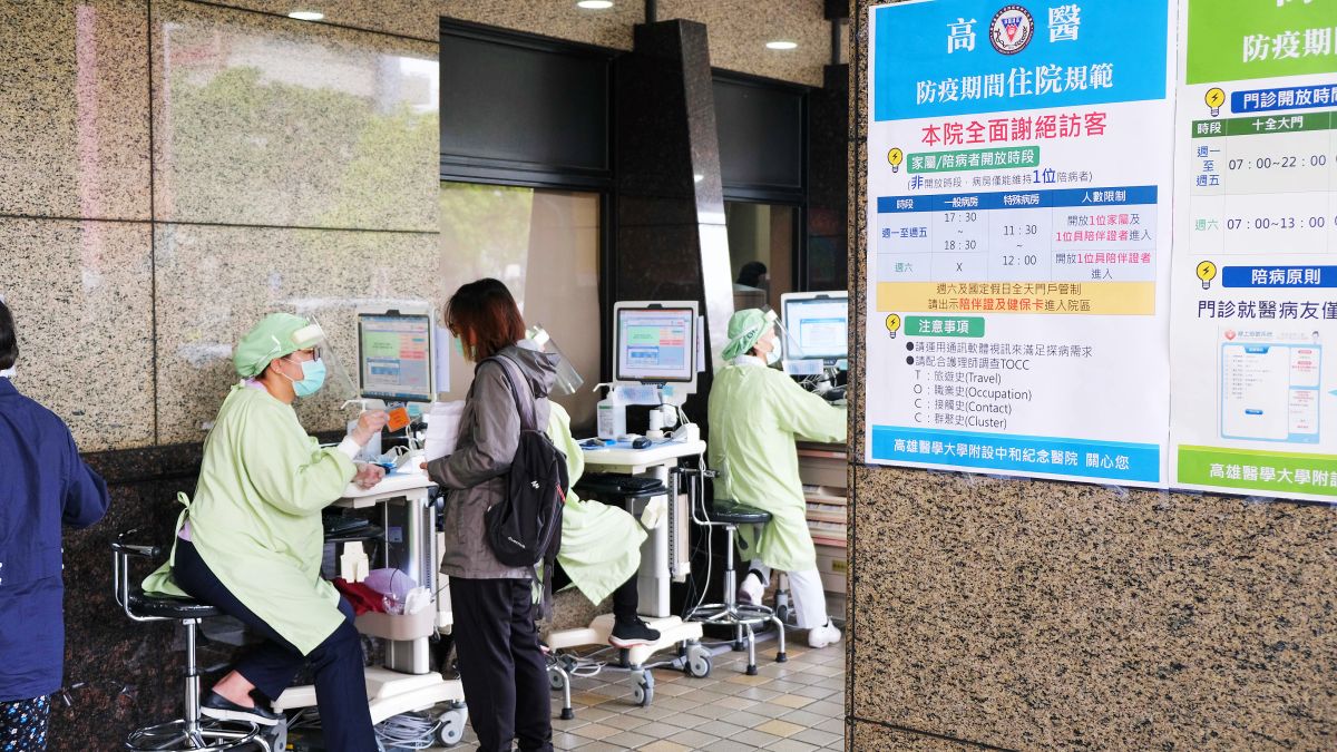 ▲ 高雄醫學大學醫療體系4家醫院防疫再升級，限制平日一次探病，周末假日謝絕訪客。（圖／高醫提供）