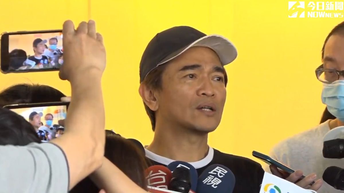 ▲憲哥在龍巖會館受訪。（圖／NOWnews直播畫面）